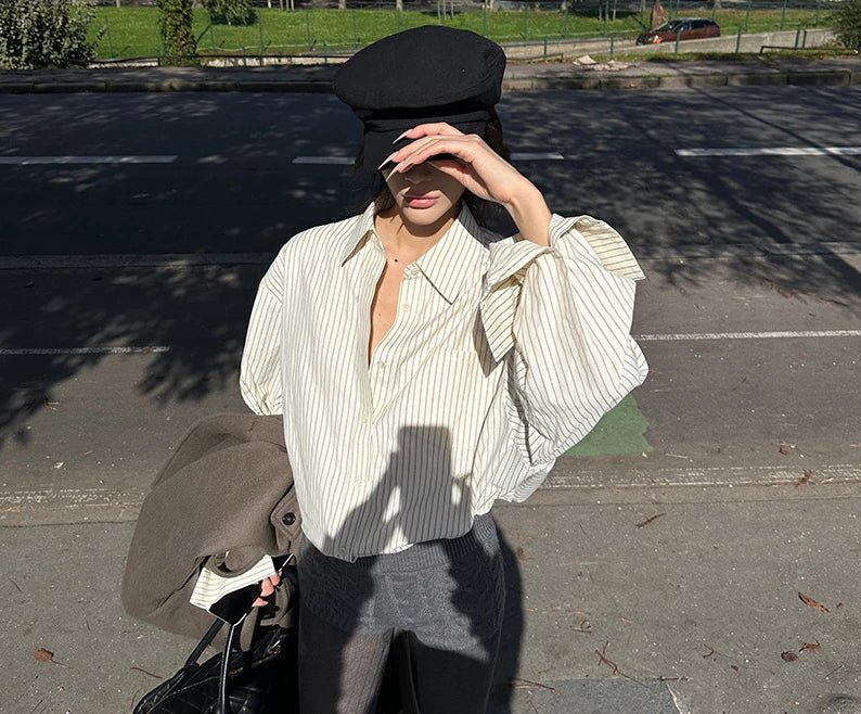 Loose silhouette striped shirt